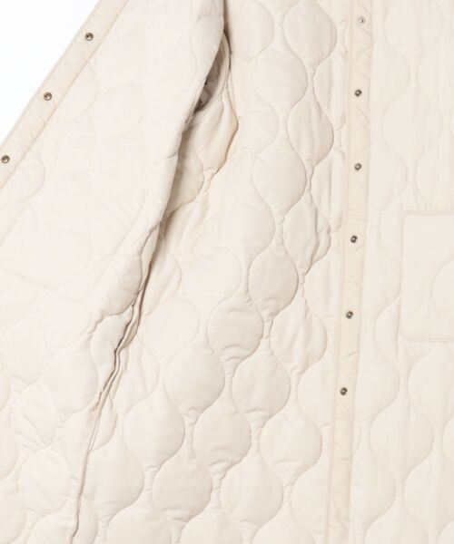 Right-on（ライトオン）の「【HONEYSUCKLE ROSE】キルティングロングコート (ロング丈 / 中綿 / 軽量 / ノーカラー)（その他アウター・レディース・オリーブ/ブラック/キナリ・S/M/L）」の4枚目の写真