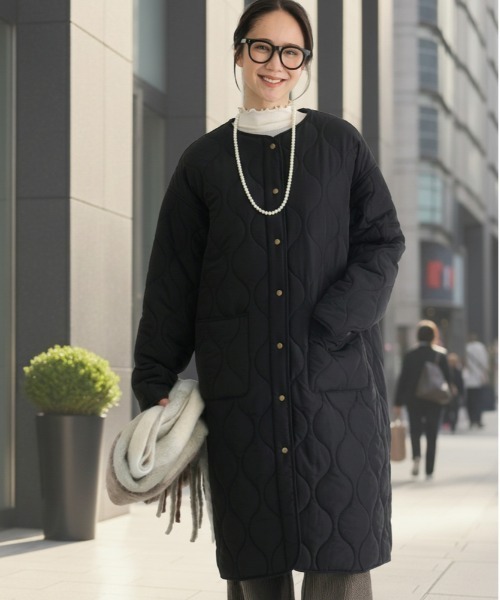 Right-on（ライトオン）の「【HONEYSUCKLE ROSE】キルティングロングコート (ロング丈 / 中綿 / 軽量 / ノーカラー)（その他アウター・レディース・オリーブ/ブラック/キナリ・S/M/L）」の3枚目の写真