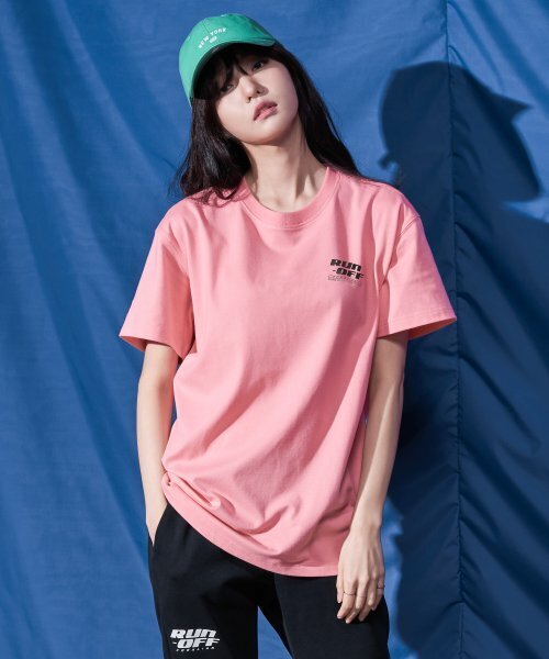 CORALIAN(コラリアン)の「ランオフ スモールテープロゴ 半袖Tシャツ ピンク(Tシャツ/カットソー・メンズ・その他・XS/S/M/L/XL/2XL/3XL)」の3枚目の写真
