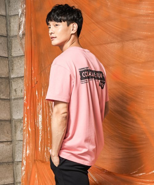 CORALIAN(コラリアン)の「ランオフ スモールテープロゴ 半袖Tシャツ ピンク(Tシャツ/カットソー・メンズ・その他・XS/S/M/L/XL/2XL/3XL)」の4枚目の写真