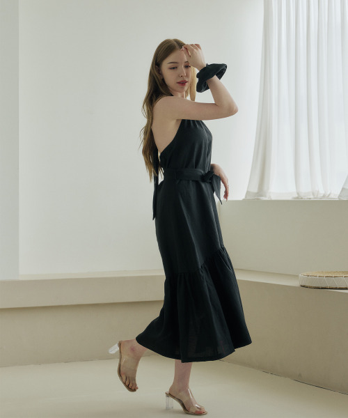BELLEMA(ベルマ)の「Black Linen Back-Open Ribbon Halterneck Dress(ワンピース・レディース・ブラック・FREE)」の3枚目の写真