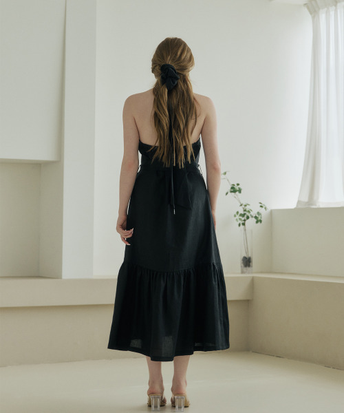 BELLEMA(ベルマ)の「Black Linen Back-Open Ribbon Halterneck Dress(ワンピース・レディース・ブラック・FREE)」の4枚目の写真