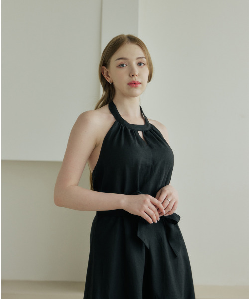 BELLEMA(ベルマ)の「Black Linen Back-Open Ribbon Halterneck Dress(ワンピース・レディース・ブラック・FREE)」の6枚目の写真