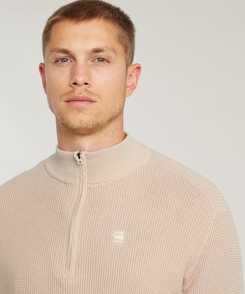 G-STAR（ジースター）の「Serrated Knitted Skipper/ワンポイントハーフジップコットンニットセーター（ニット/セーター・メンズ・ベージュ系その他/レッド系その他・LARGE/MEDIUM/SMALL）」の4枚目の写真