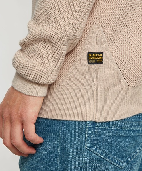 G-STAR（ジースター）の「Serrated Knitted Skipper/ワンポイントハーフジップコットンニットセーター（ニット/セーター・メンズ・ベージュ系その他/レッド系その他・LARGE/MEDIUM/SMALL）」の5枚目の写真