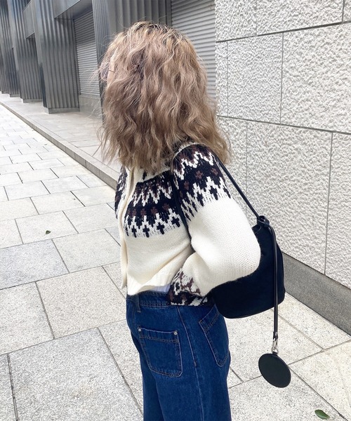 ISOOK（アイスー）の「スエードラウンドショルダーバッグ(comochi select) / ハンドバッグ 肩掛け ２点セット キーホルダー チャーム 筒形 ブルー ブラック 青 黒 無地（ハンドバッグ・レディース・ブルー/ブラック・FREE）」の8枚目の写真