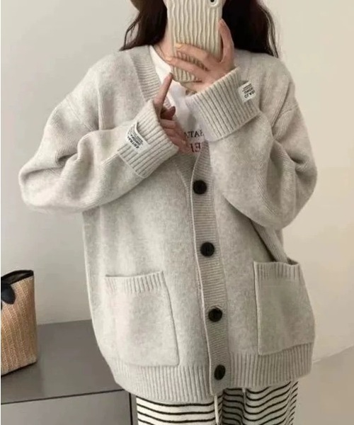 Beststore(ベストストア)の「厚手ニットカーディガン ワッペン付き ゆったり レディース(カーディガン/ボレロ・レディース・レッド/パープル/ベージュ/ダークグレー/グリーン/ピンク/アイボリー/ブラック・FREE)」の1枚目の写真