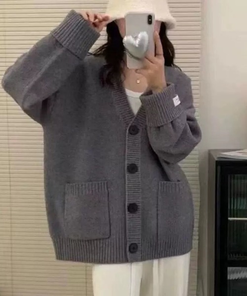 Beststore(ベストストア)の「厚手ニットカーディガン ワッペン付き ゆったり レディース(カーディガン/ボレロ・レディース・レッド/パープル/ベージュ/ダークグレー/グリーン/ピンク/アイボリー/ブラック・FREE)」の3枚目の写真