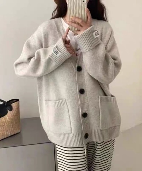 Beststore(ベストストア)の「厚手ニットカーディガン ワッペン付き ゆったり レディース(カーディガン/ボレロ・レディース・レッド/パープル/ベージュ/ダークグレー/グリーン/ピンク/アイボリー/ブラック・FREE)」の14枚目の写真