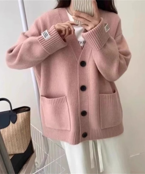 Beststore(ベストストア)の「厚手ニットカーディガン ワッペン付き ゆったり レディース(カーディガン/ボレロ・レディース・レッド/パープル/ベージュ/ダークグレー/グリーン/ピンク/アイボリー/ブラック・FREE)」の17枚目の写真