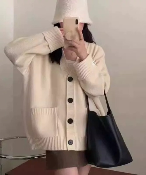 Beststore(ベストストア)の「厚手ニットカーディガン ワッペン付き ゆったり レディース(カーディガン/ボレロ・レディース・レッド/パープル/ベージュ/ダークグレー/グリーン/ピンク/アイボリー/ブラック・FREE)」の19枚目の写真