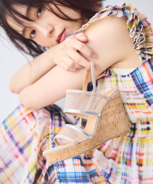 ALUNE（アルネ）の「チュールウェッジサンダル（サンダル・レディース・レッド系その他/ベージュ×ブラック/シルバー系その他/ブラック系その他・S/M/L）」の19枚目の写真