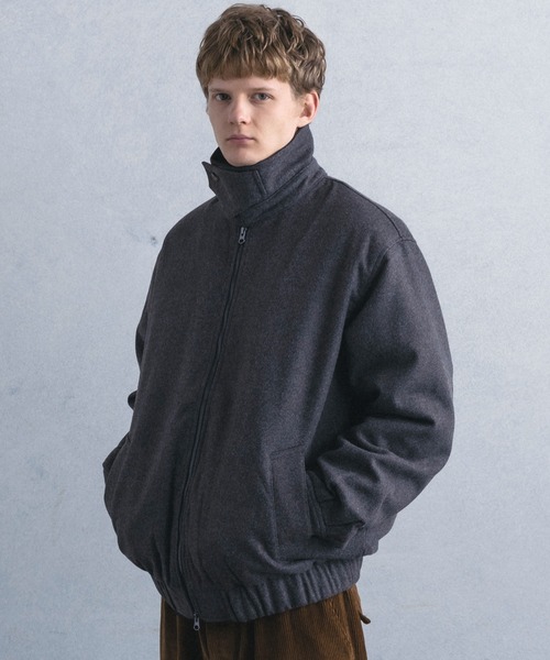 +phenix(プラスフェニックス)の「【WEB・直営店限定】+phenix(プラスフェニックス)WOOL-LIKE PADDED BLOUSON ウールライク パデッド ブルゾン(ブルゾン・メンズ・グレー/ブラウン・M/L)」の2枚目の写真