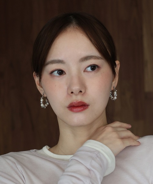 J by blue(ジェイバイブルー)の「ニュアンスメタル&パールフープピアス / ニッケルフリー(ピアス(両耳用)・レディース・シルバー/ゴールド・FREE)」の5枚目の写真