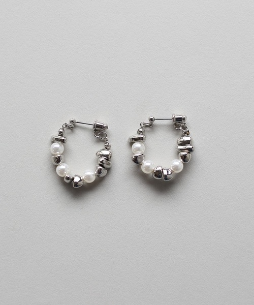 J by blue(ジェイバイブルー)の「ニュアンスメタル&パールフープピアス / ニッケルフリー(ピアス(両耳用)・レディース・シルバー/ゴールド・FREE)」の12枚目の写真