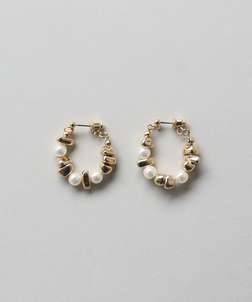 J by blue(ジェイバイブルー)の「ニュアンスメタル&パールフープピアス / ニッケルフリー(ピアス(両耳用)・レディース・シルバー/ゴールド・FREE)」の13枚目の写真
