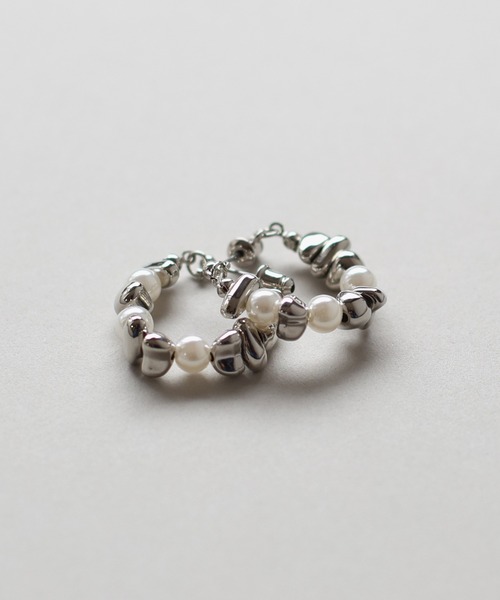 J by blue(ジェイバイブルー)の「ニュアンスメタル&パールフープピアス / ニッケルフリー(ピアス(両耳用)・レディース・シルバー/ゴールド・FREE)」の14枚目の写真