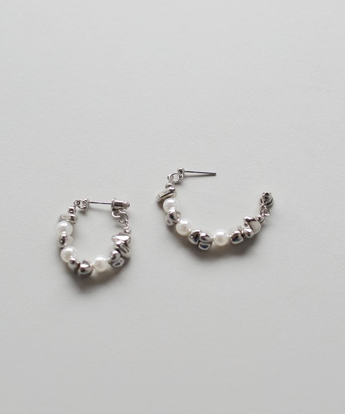 J by blue(ジェイバイブルー)の「ニュアンスメタル&パールフープピアス / ニッケルフリー(ピアス(両耳用)・レディース・シルバー/ゴールド・FREE)」の8枚目の写真