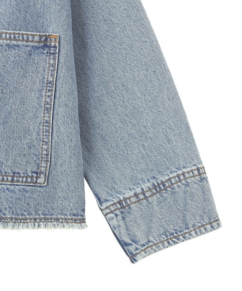 earth music&ecology(アースミュージックアンドエコロジー)の「デニムノーカラーカバーオール(カバーオール・レディース・ライトインディゴブルー・FREE)」の16枚目の写真