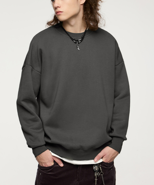 BUTTON SEOUL(ボタンソウル)の「エッセンシャルオーバーサイズクルーネック起毛ヘビースウェットシャツ(6 COLORS)(スウェット・メンズ・ブラック/カーキ/ダークパープル/チャコール/ホワイト/ライトグレー・MEDIUM/LARGE/X-LARGE)」の8枚目の写真