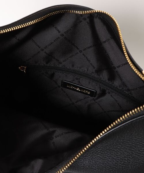 MICHAEL KORS(マイケルコース)の「MERRITT LG CARGO SHLDR ショルダーバッグ(ショルダーバッグ・レディース・ブラック・FREE)」の4枚目の写真