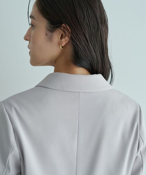 YECCA VECCA（イェッカヴェッカ）の「金釦テーラードジャケット（テーラードジャケット・レディース・ネイビー/グレイッシュベージュ・FREE）」の18枚目の写真