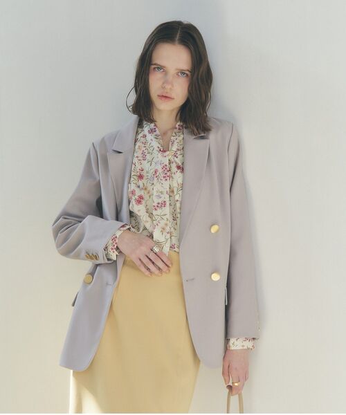 YECCA VECCA（イェッカヴェッカ）の「金釦テーラードジャケット（テーラードジャケット・レディース・ネイビー/グレイッシュベージュ・FREE）」の2枚目の写真