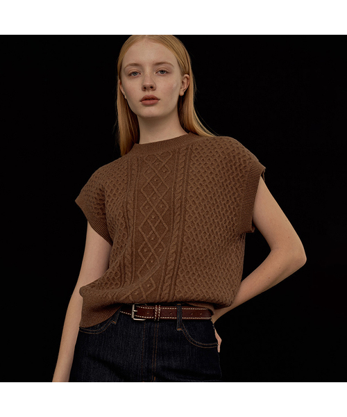 VASCARA(バスカラ)の「Cable Round neck Knit Vest (3colors)(ニット/セーター・レディース・ライトベージュ/ブラック/ブラウン・FREE)」の2枚目の写真