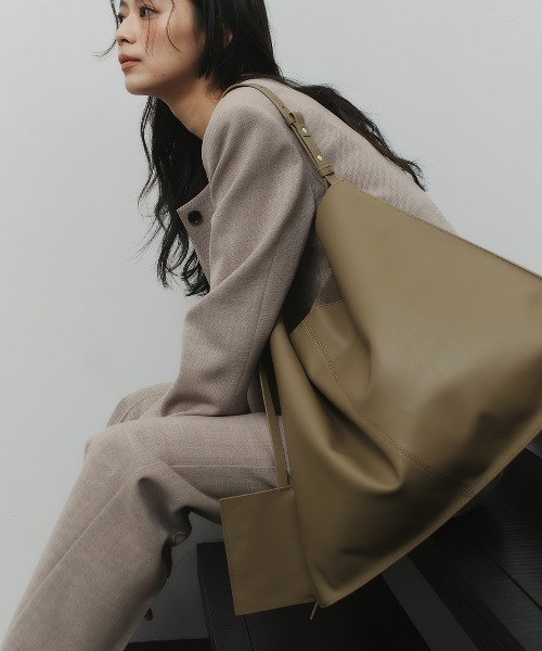 anuans（アニュアンス）の「レザーラージショルダーバッグ（ショルダーバッグ・レディース・ブラック/ベージュ/ブラウン・FREE）」の3枚目の写真