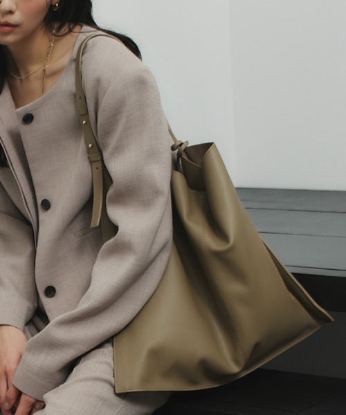 anuans（アニュアンス）の「レザーラージショルダーバッグ（ショルダーバッグ・レディース・ブラック/ベージュ/ブラウン・FREE）」の4枚目の写真