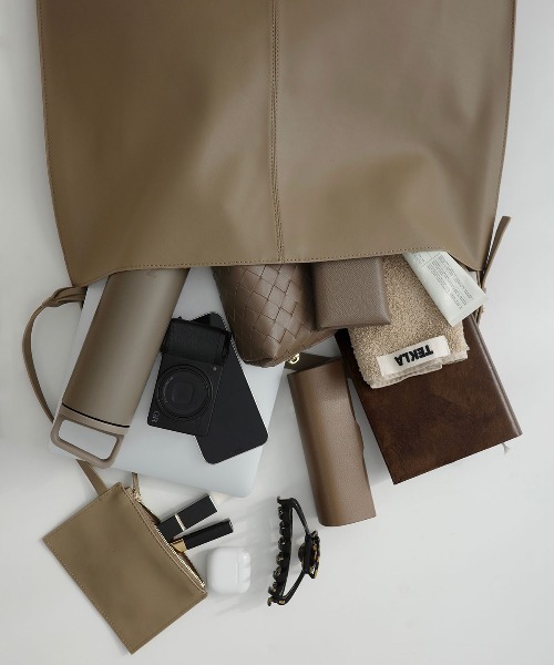 anuans（アニュアンス）の「レザーラージショルダーバッグ（ショルダーバッグ・レディース・ブラック/ベージュ/ブラウン・FREE）」の13枚目の写真