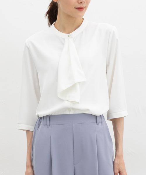 Honeys（ハニーズ）の「６分袖ボウタイブラウス（シャツ/ブラウス・レディース・ホワイト/ホワイト系その他/ブラック系その他/ライトブルー/ライトグレー・M/3L/S/LL/L）」の2枚目の写真