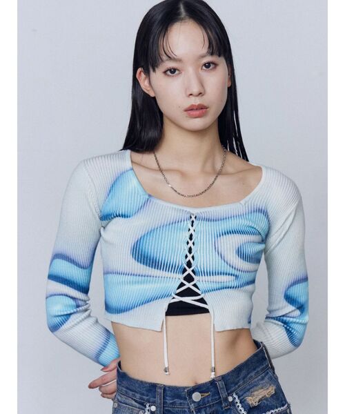 EMODA（エモダ）の「フロントレースアップフィットニット（ニット/セーター・レディース・ホワイト/グレー/ネイビー・FREE）」の2枚目の写真