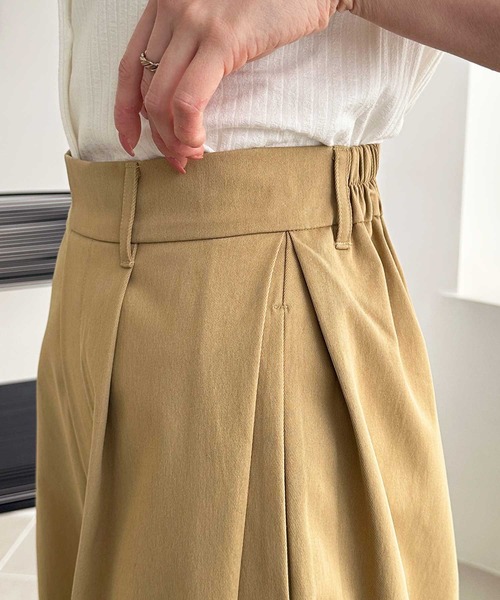 GeeRA(ジーラ)の「【S-XLサイズ展開/低身長サイズ有】カーブタックワイドパンツ(その他パンツ・レディース・ブラック/ライトベージュ/ベージュ・SMALL/MEDIUM/LARGE/X-LARGE)」の10枚目の写真