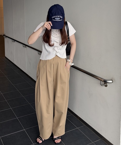 GeeRA(ジーラ)の「【S-XLサイズ展開/低身長サイズ有】カーブタックワイドパンツ(その他パンツ・レディース・ブラック/ライトベージュ/ベージュ・SMALL/MEDIUM/LARGE/X-LARGE)」の6枚目の写真