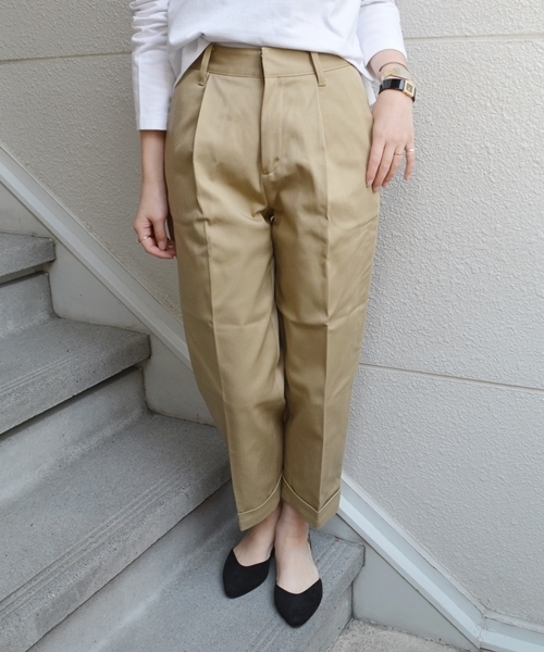 Khaju(カージュ)の「DICKIES×Khaju: コットンワイドパンツ(その他パンツ・レディース・ベージュ/カーキ・SMALL/MEDIUM)」の1枚目の写真