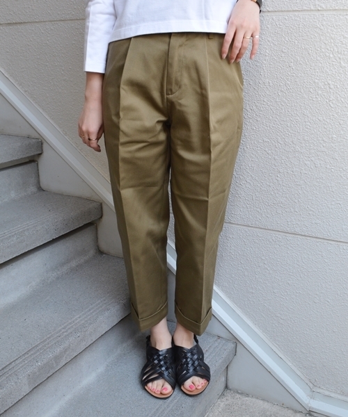 Khaju(カージュ)の「DICKIES×Khaju: コットンワイドパンツ(その他パンツ・レディース・ベージュ/カーキ・SMALL/MEDIUM)」の2枚目の写真