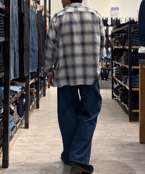 BACK NUMBER（バックナンバー）の「BACK NUMBER(バックナンバー)【メンズ】オンブレチェック長袖シャツ（シャツ/ブラウス・メンズ・ブラック/ホワイト/ブルー・M/L/XL/S）」の22枚目の写真