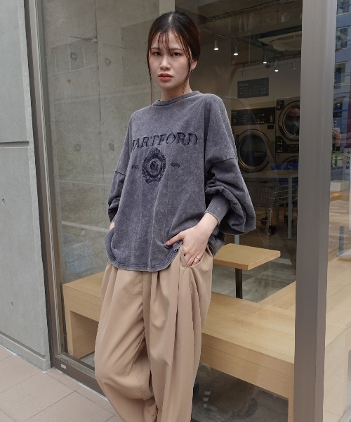 CORNERS（コーナーズ）の「ピグメント刺繍オーバーサイズロンT（Tシャツ/カットソー・レディース・グレイッシュベージュ/アイボリー/ネイビー/チャコールグレー・FREE）」の22枚目の写真