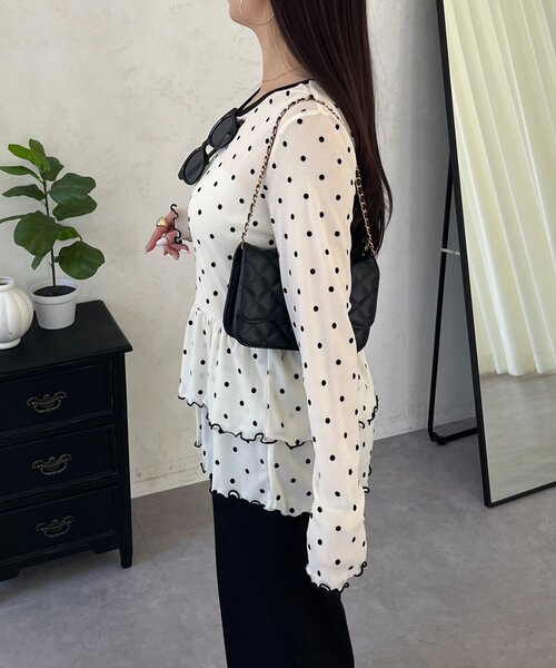 prose verse（プロズヴェール）の「フロッキードットシアーフリルペプラムトップス（Tシャツ/カットソー・レディース・ブラック/アイボリー・LARGE/MEDIUM）」の6枚目の写真