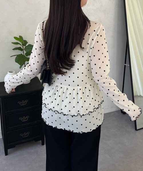 prose verse（プロズヴェール）の「フロッキードットシアーフリルペプラムトップス（Tシャツ/カットソー・レディース・ブラック/アイボリー・LARGE/MEDIUM）」の8枚目の写真