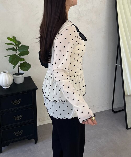 prose verse（プロズヴェール）の「フロッキードットシアーフリルペプラムトップス（Tシャツ/カットソー・レディース・ブラック/アイボリー・LARGE/MEDIUM）」の9枚目の写真