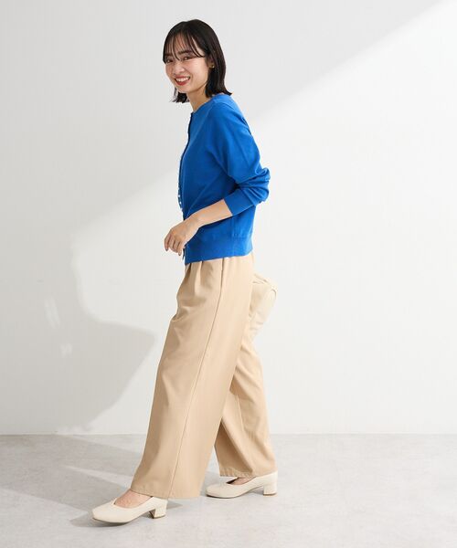 Green Parks(グリーンパークス)の「パール調ボタン付き2WAYニットプルオーバー(ニット/セーター・レディース・オフホワイト/ブルー/ブラック・FREE)」の5枚目の写真