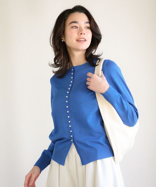 Green Parks(グリーンパークス)の「パール調ボタン付き2WAYニットプルオーバー(ニット/セーター・レディース・オフホワイト/ブルー/ブラック・FREE)」の15枚目の写真