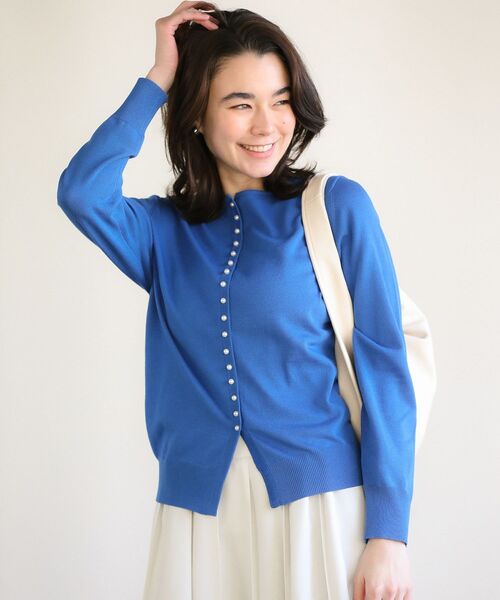 Green Parks(グリーンパークス)の「パール調ボタン付き2WAYニットプルオーバー(ニット/セーター・レディース・オフホワイト/ブルー/ブラック・FREE)」の16枚目の写真