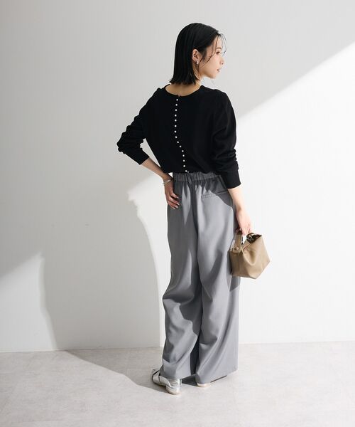 Green Parks(グリーンパークス)の「パール調ボタン付き2WAYニットプルオーバー(ニット/セーター・レディース・オフホワイト/ブルー/ブラック・FREE)」の20枚目の写真