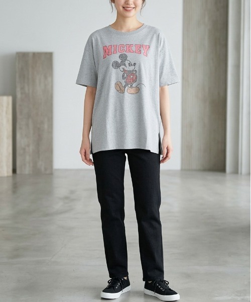 Disney(ディズニー)の「【DISNEY/ディズニー】ミッキーマウス ラインストーン半袖Tシャツ(Tシャツ/カットソー・レディース・トップグレー/サックスブルー/ブラック/ラベンダー・LARGE/MEDIUM)」の14枚目の写真
