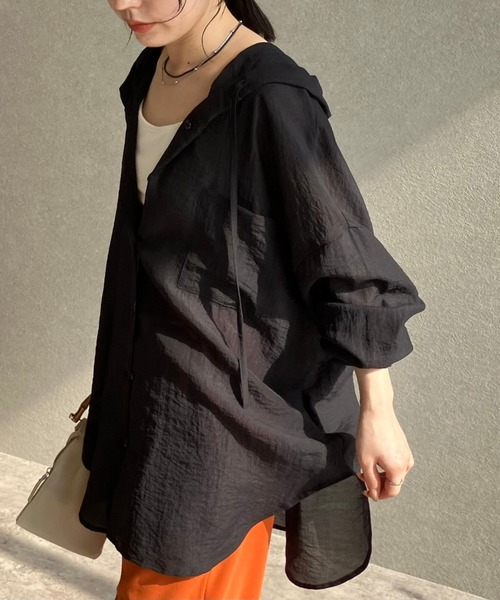 zena(ジェナ)の「フード付きシアービッグシャツ(シャツ/ブラウス・レディース・ブラック/グレー/サックスブルー・MEDIUM)」の5枚目の写真