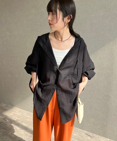 zena(ジェナ)の「フード付きシアービッグシャツ(シャツ/ブラウス・レディース・ブラック/グレー/サックスブルー・MEDIUM)」の6枚目の写真