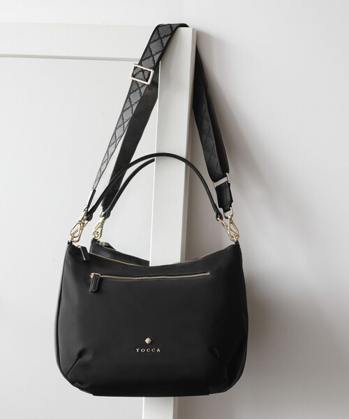 TOCCA(トッカ)の「CUSHION SILHOUETTE NYLON BAG マルチWAY バッグ(ショルダーバッグ・レディース・ネイビー系/ブラック系/ベージュ系/ライトグレー系・F)」の1枚目の写真